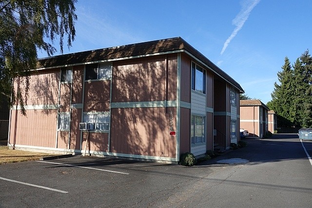 4658 Ocean Beach Hwy in Longview, WA - Building Photo