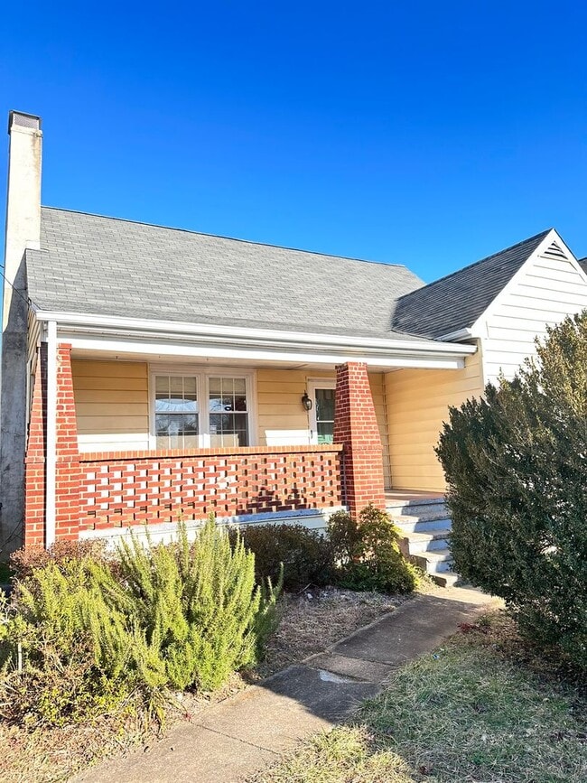 property at 122 Summit St