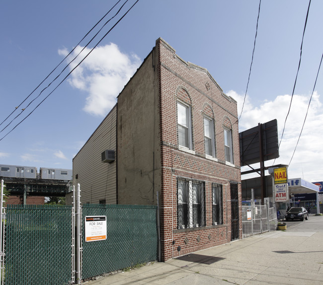 691 New Lots Ave in Brooklyn, NY - Foto de edificio - Building Photo