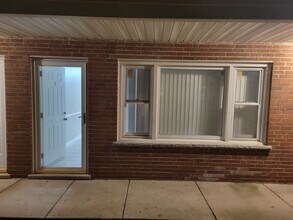 135 Dover Dr, Unit Dover condo in Des Plaines, IL - Foto de edificio - Building Photo