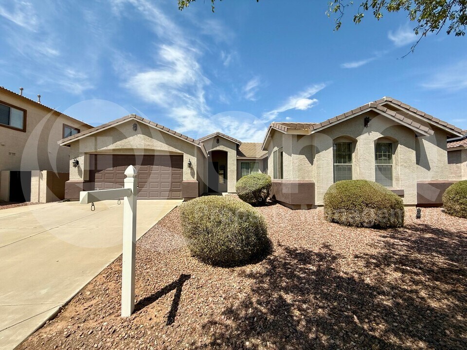 15564 W Mescal St in Surprise, AZ - Building Photo
