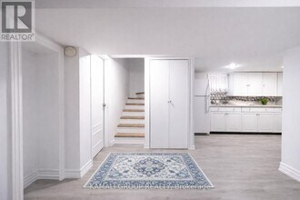 46 Centre St E in Richmond Hill, ON - Building Photo - Building Photo