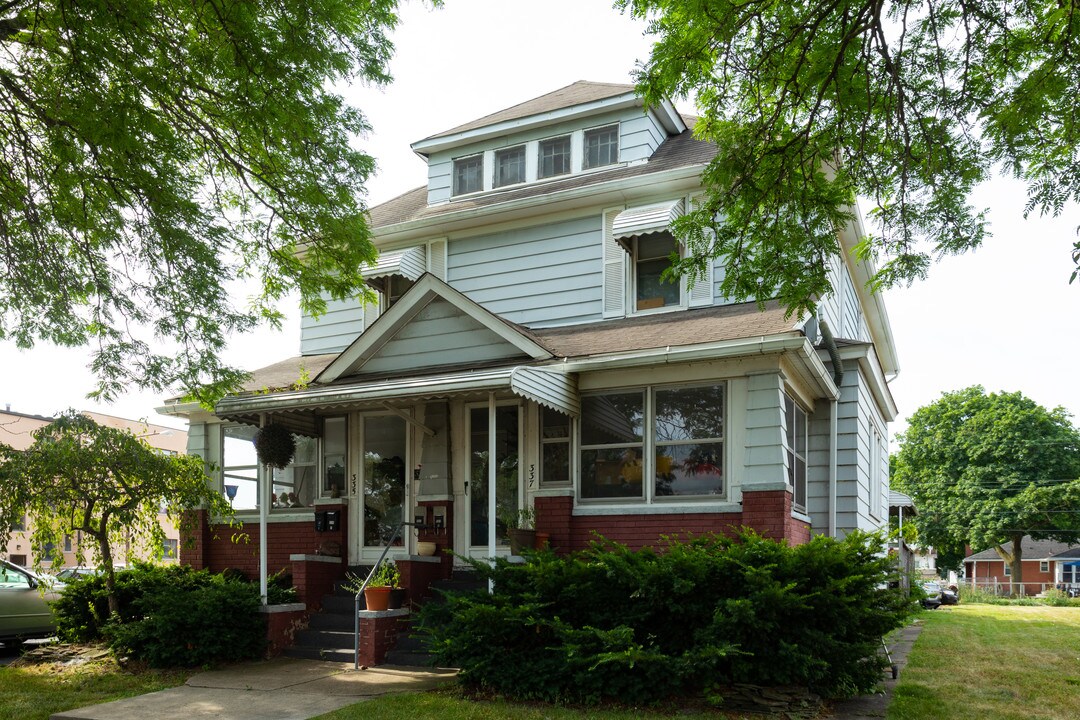 335-337 Eureka Rd in Wyandotte, MI - Foto de edificio