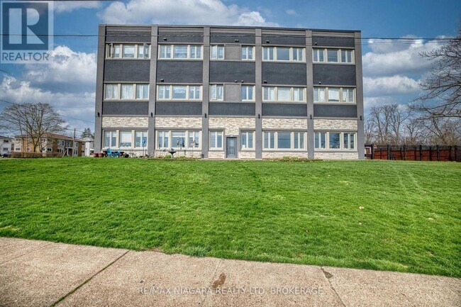 2 Lewis St in Fort Erie, ON - Building Photo - Building Photo