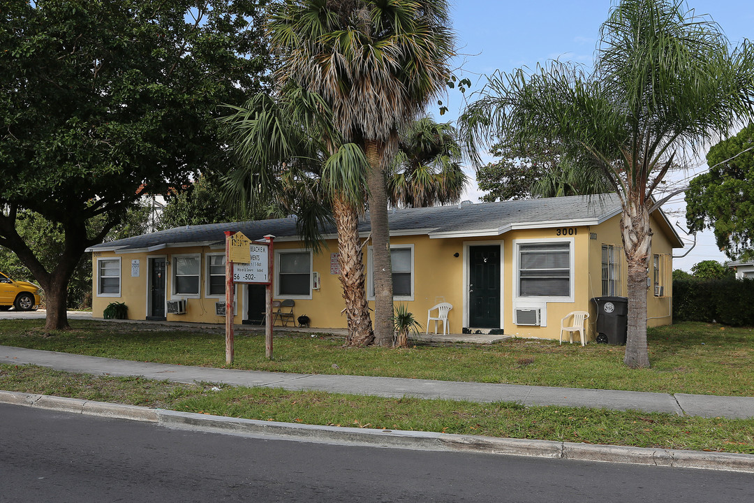 Windsor Apartments in West Palm Beach, FL - Foto de edificio