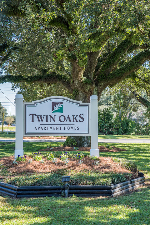 Twin Oaks Apartments in Mobile, AL - Foto de edificio