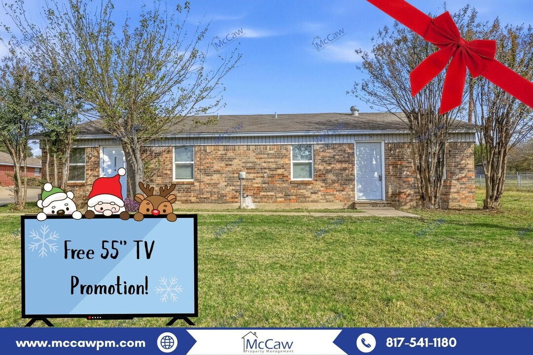 217 Joyce St in Weatherford, TX - Building Photo