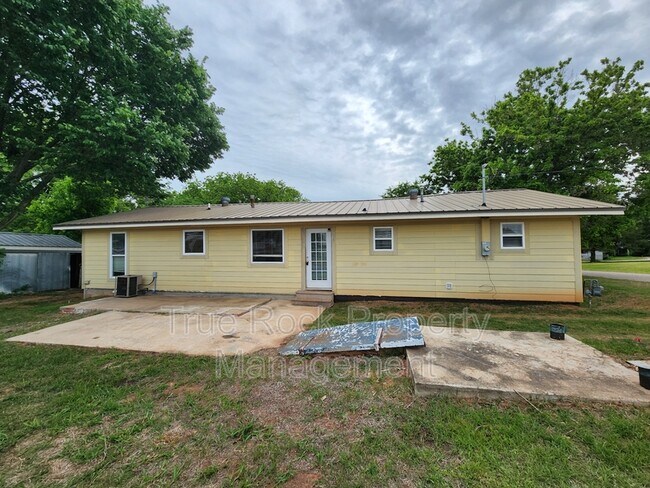101 N Division St in Asher, OK - Building Photo - Building Photo