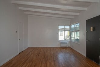 4924 Tujunga Ave in Los Angeles, CA - Building Photo - Building Photo