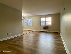 12 Manchester Ct in Freehold, NJ - Building Photo - Building Photo