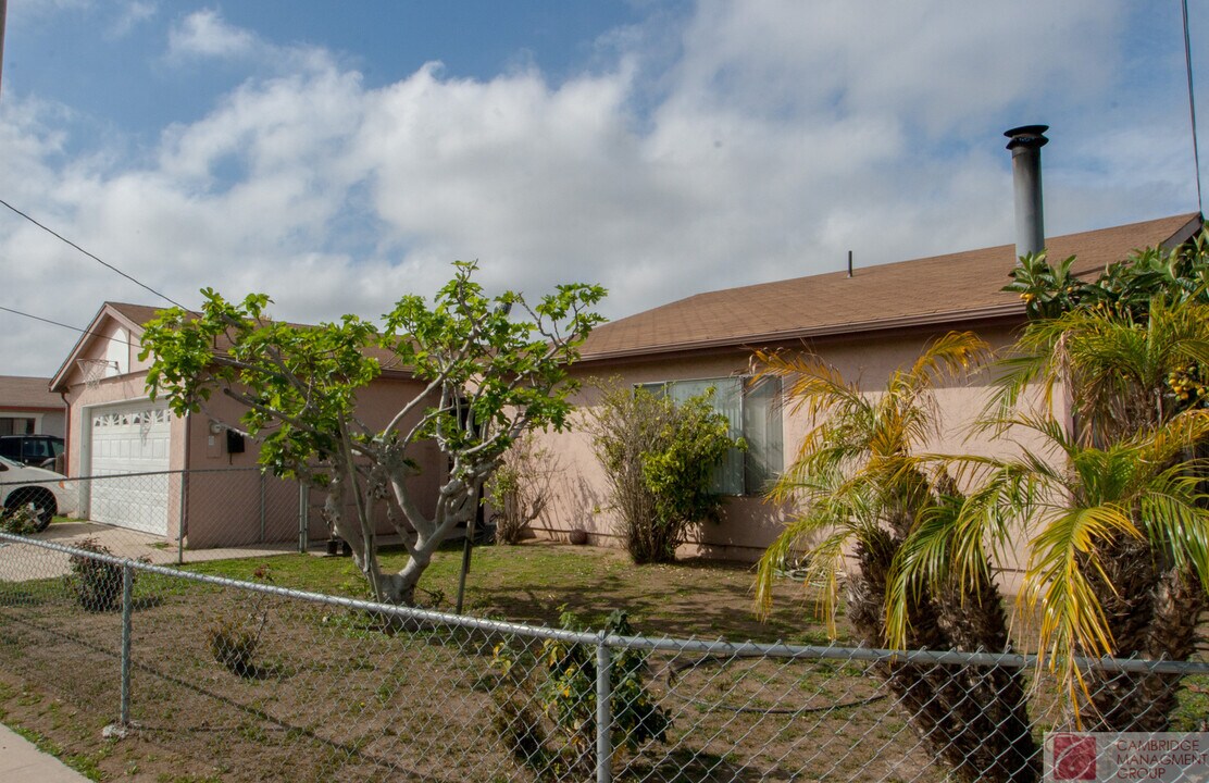 2866 Whitney St in San Diego, CA - Building Photo