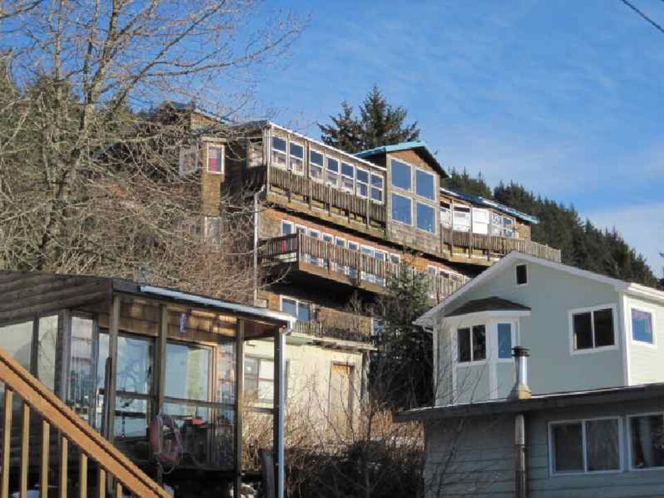 307 High St in Kodiak, AK - Foto de edificio