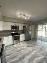 7218 E Bank Dr in Tampa, FL - Building Photo - Building Photo