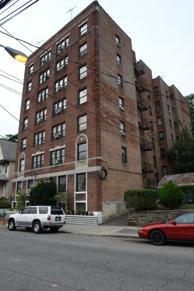 179 Saratoga Ave in Yonkers, NY - Building Photo - Building Photo