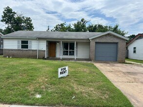1818 Anderson St in Irving, TX - Building Photo - Building Photo