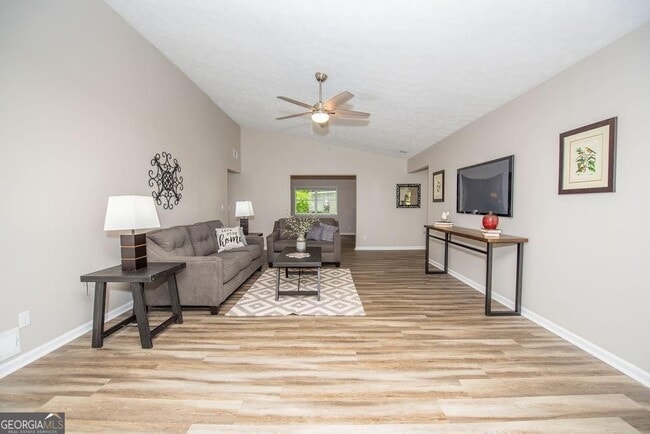 180 Crabtree Dr in Roswell, GA - Building Photo - Building Photo