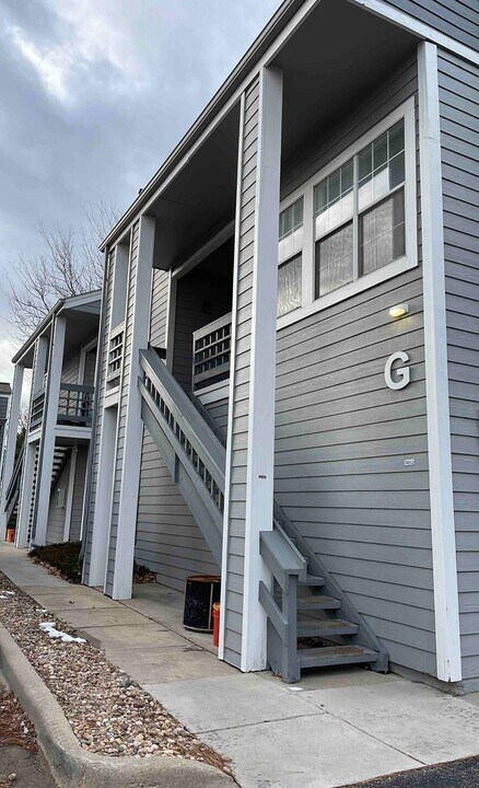 7476 Singing Hills Dr in Boulder, CO - Building Photo