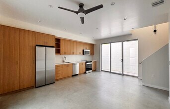 1210 1/2 Manzanita St in Los Angeles, CA - Foto de edificio - Building Photo