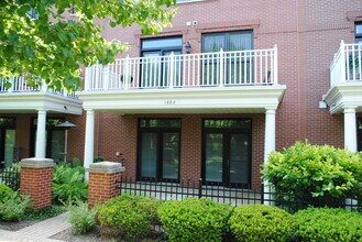 1802 Admiral Ct in Glenview, IL - Building Photo - Building Photo