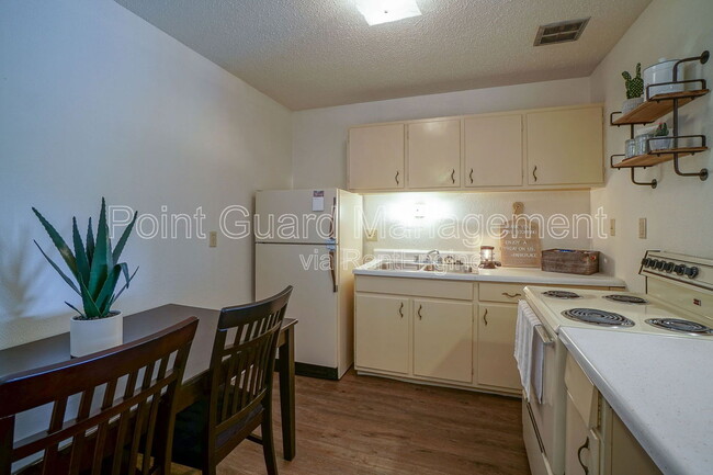 property at 1508 Oxford Pl