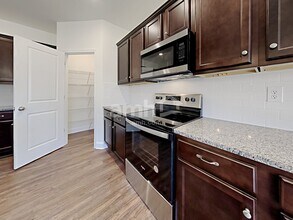 5175 Valley Dr in Cumming, GA - Foto de edificio - Building Photo