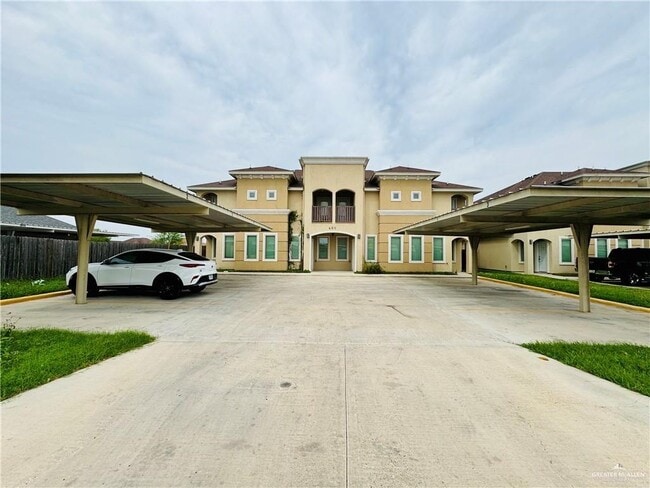 601 E Danielle St