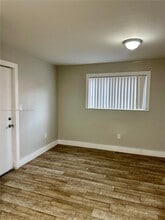2565 W 56th St in Hialeah, FL - Building Photo - Building Photo