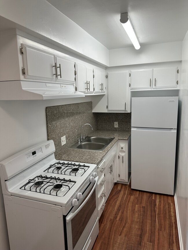 1722 S Barrington Ave, Unit 4 in Los Angeles, CA - Foto de edificio - Building Photo