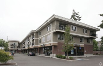 10240 BG Town Centre Village in Lakewood, WA - Foto de edificio - Building Photo