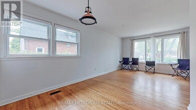 1020 Brewer St in Peterborough, ON - Building Photo - Building Photo