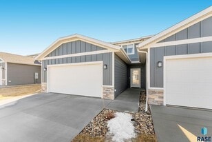 6901 W Gresford Pl in Sioux Falls, SD - Building Photo