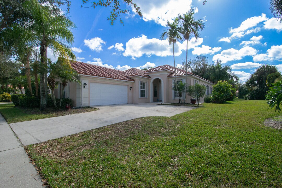 7046 Fish Creek Ln in West Palm Beach, FL - Building Photo