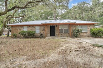1020 Pinetree Rd in Mary Esther, FL - Building Photo - Building Photo