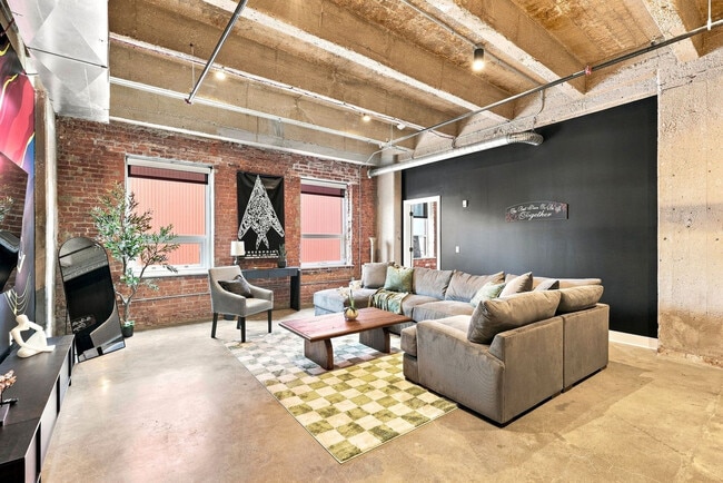 708 E 18th St, Unit SI ID1609765P