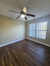 1517 Lake Crystal Dr in West Palm Beach, FL - Foto de edificio - Building Photo