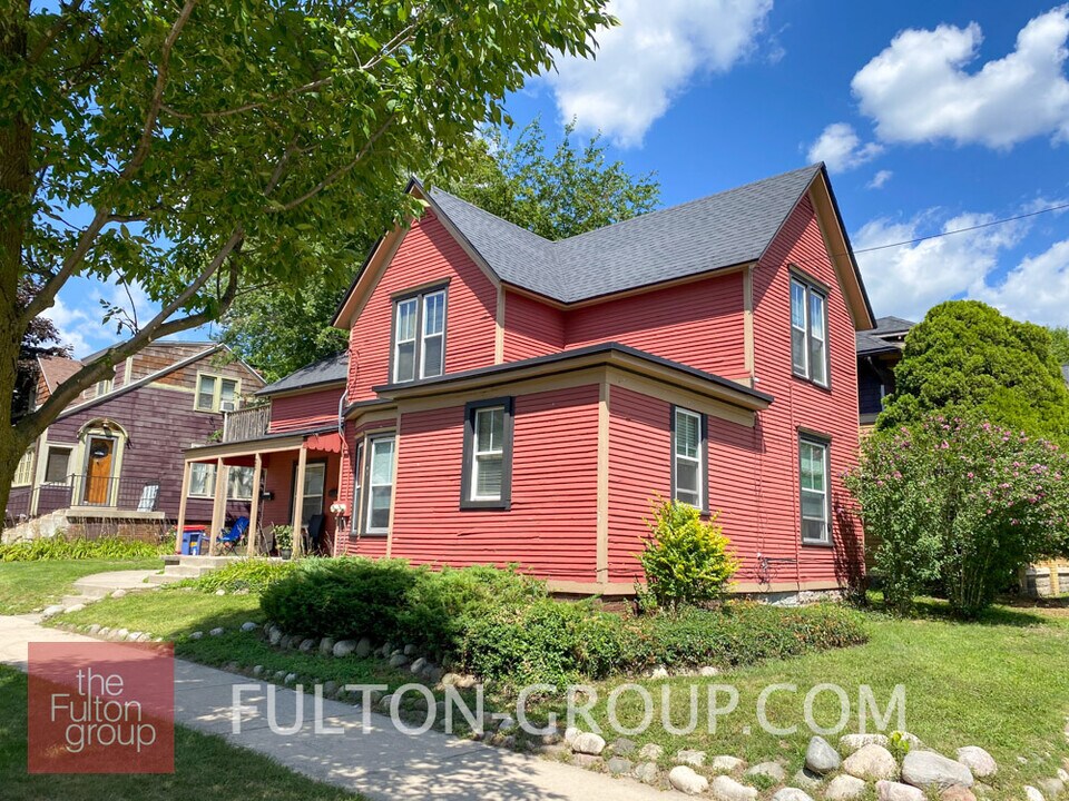 20 Eastern Ave SE in Grand Rapids, MI - Foto de edificio