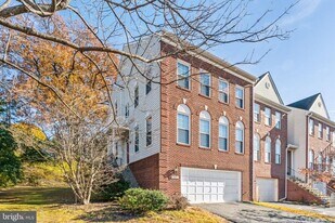 2901 Mainstone Dr in Fairfax, VA - Building Photo