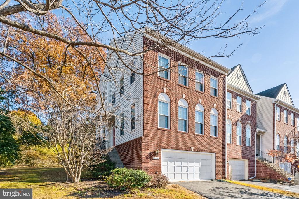 2901 Mainstone Dr in Fairfax, VA - Building Photo