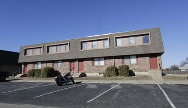 Sunset Townhomes in Newton, KS - Building Photo - Building Photo