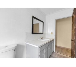 14 St Lawrence St in Manchester, CT - Foto de edificio - Building Photo