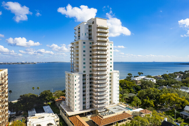 The Alagon on Bayshore in Tampa, FL - Building Photo - Primary Photo