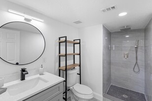 1824 Lake St in Oviedo, FL - Building Photo