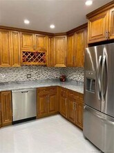 4176 Inverrary Dr in Lauderhill, FL - Foto de edificio - Building Photo