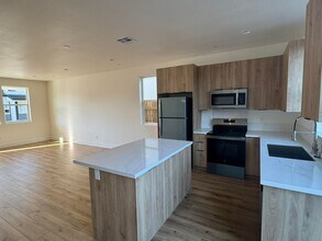 967 Olive Br Pl in Sacramento, CA - Foto de edificio - Building Photo