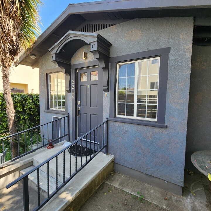 2214 Duvall St in Los Angeles, CA - Foto de edificio
