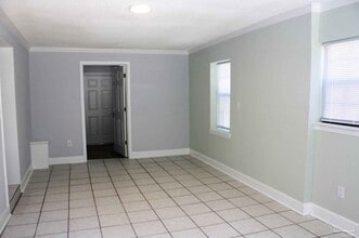 6 Tennessee Dr in Pensacola, FL - Foto de edificio - Building Photo