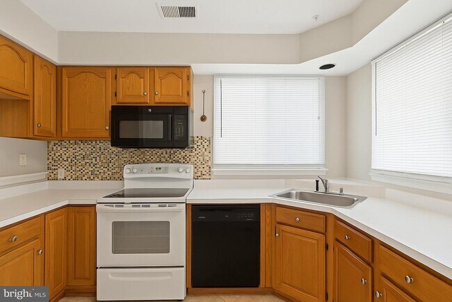 10802 Antigua Terrace in North Bethesda, MD - Building Photo - Building Photo