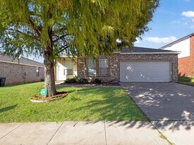 548 Linacre Dr in Crowley, TX - Building Photo