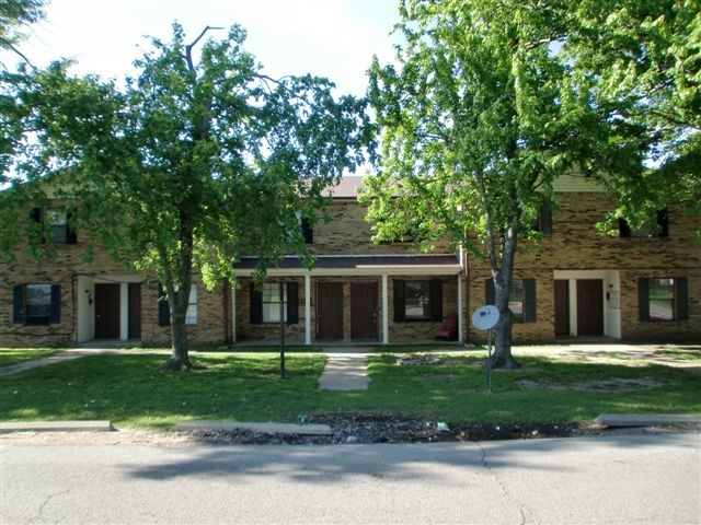 828-838 Tanner St in Sikeston, MO - Foto de edificio