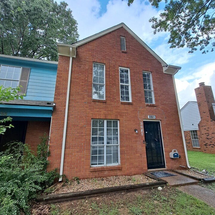 3061 McVay Trail Dr in Memphis, TN - Building Photo